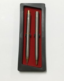 Bolígrafo y portaminas...